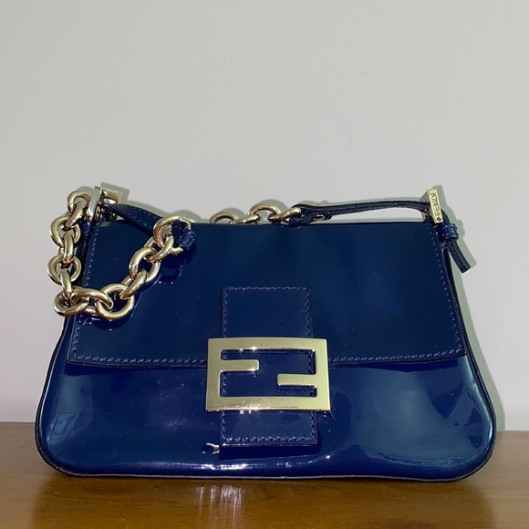 Fendi Handbags - Fendi patent leather chain mamma baguette